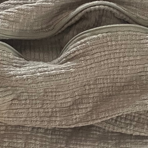 Gray Ladies Scarf With Hidden Storage Pouch - Picture 9 of 9